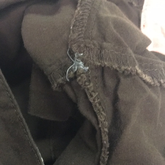 St. John’s Bay brown khaki shorts - size 6 - Picture 7 of 7